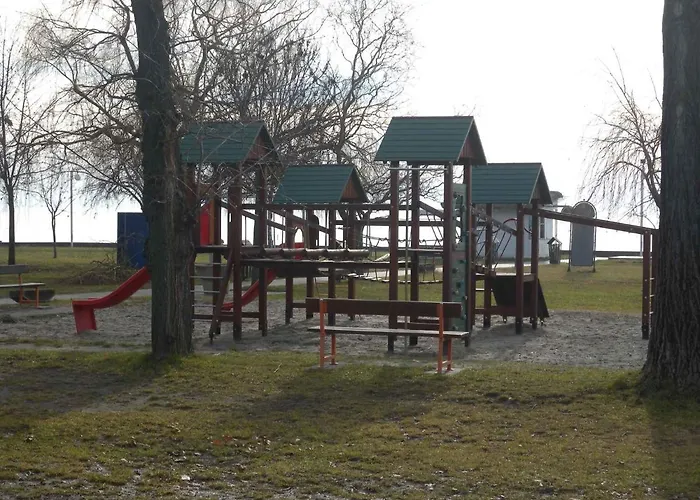 - Balaton 18975 Hébergement de vacances *